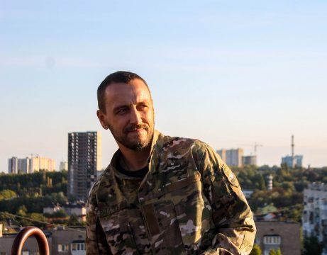Головну роль в серіалі «Доброволець» зіграє актор ветеран АТО Олег Шульга